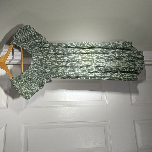 Green Patterned Dress - Picture 2 of 2